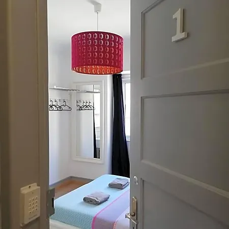 Гостевой дом Bed&shower -self Check-in *