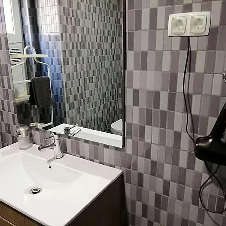 Гостевой дом Bed&shower -self Check-in *