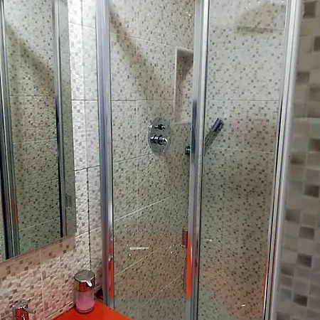 Гостевой дом Bed&shower -self Check-in *